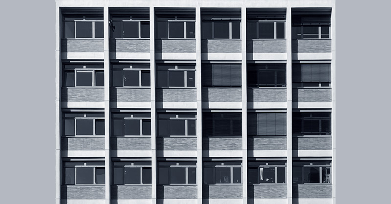 Foto von <a href="https://unsplash.com/de/@arnosenoner?utm_content=creditCopyText&utm_medium=referral&utm_source=unsplash">Arno Senoner</a> auf <a href="https://unsplash.com/de/fotos/braun-weisses-betongebaude-unter-blauem-himmel-tagsuber-y-07UnLeMBI?utm_content=creditCopyText&utm_medium=referral&utm_source=unsplash">Unsplash</a>
